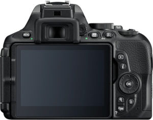Cámara DSLR Nikon D5600 con Lente de 18-55 mm